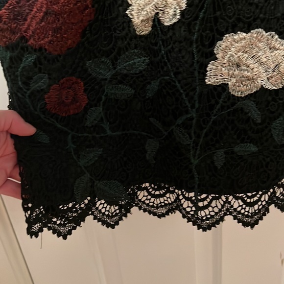 Ivanka Trump Sleeveless Dark Floral Lace Dress with Velvet Trim - Picture 4 of 8